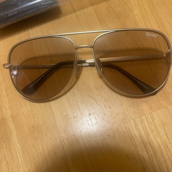 Quay Australia High Key Sunglasses - Gold/Gold | Desk Perkins Collaboration,NEW - Picture 6 of 14